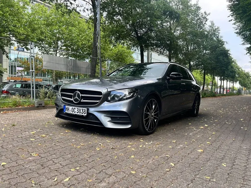 Gebraucht Mercedes E350 AMG line 258 PS (189 kW) 2017 Grau Limousine