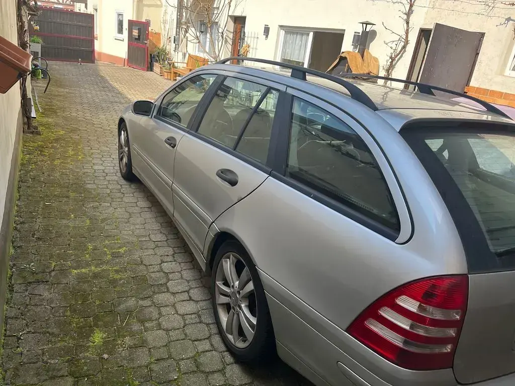 Second-hand Mercedes C220 150 CP (110 kW) 2004 Argintiu Break