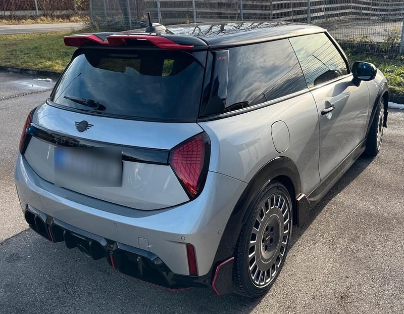 Neu Mini John Cooper Works 231 PS (169 kW) 2025 Silber Kleinwagen