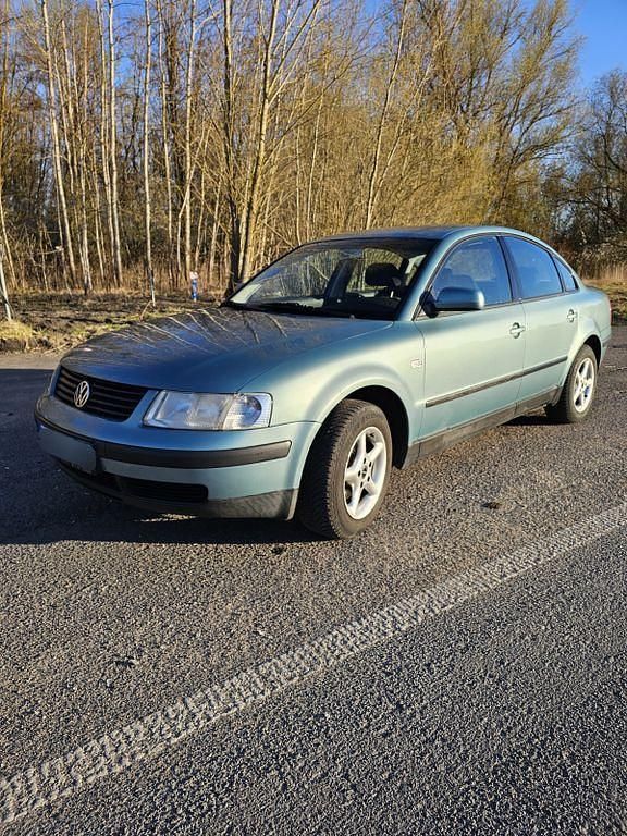 Second-hand VW Passat Basis 125 CP (91 kW) 2000 Berlinǎ