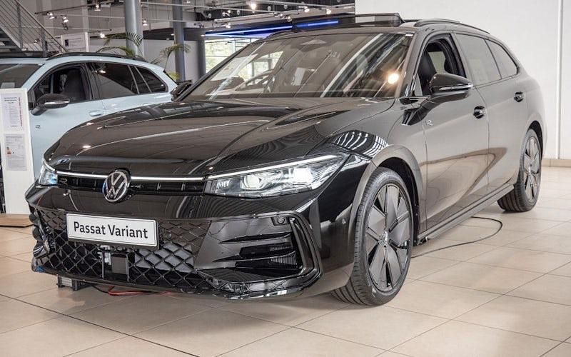 Schwarz Neu 2025 VW Passat R-line Kombi | 78.809 € - Bild 1/4