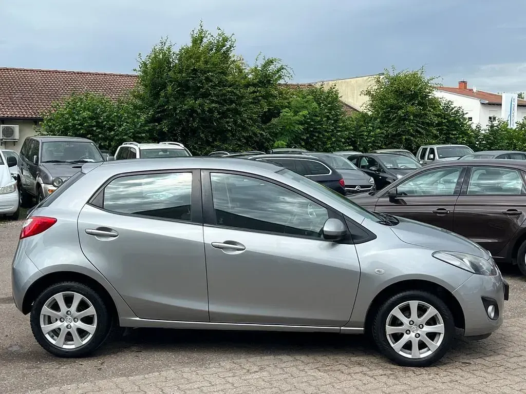 Gebraucht Mazda 2 Edition 75 PS (55 kW) 2012 Silber Kleinwagen