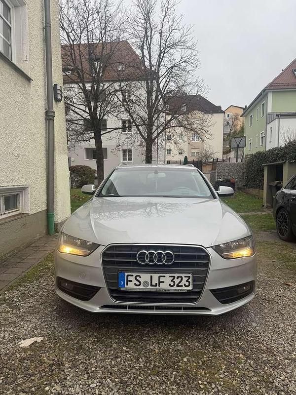 Silber Gebraucht 2012 Audi A4 Kombi | 6.900 € (Guter Preis) - Bild 1/4