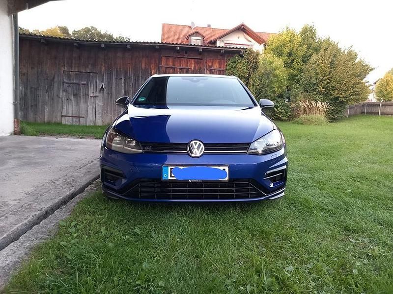 Blau Gebraucht 2018 VW Golf VII R Limousine | 24.900 € (Fairer Preis) - Bild 1/4