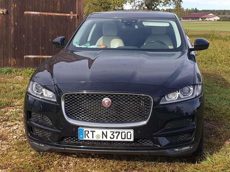 Schwarz Gebraucht 2018 Jaguar F-Pace Prestige SUV | 24.900 € (Fairer Preis) - Bild 1/4