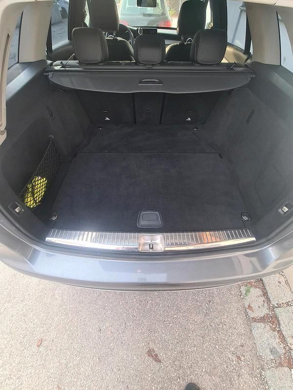 Gebraucht Mercedes C220 194 PS (142 kW) 2019 Grau Kombi