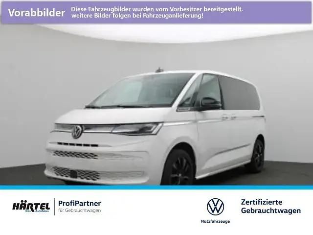 Rot (deep black perleffekt/ fortanarot metallic) Gebraucht 2024 VW T7 Life Van | 54.947 € (Fairer Preis) - Bild 1/2