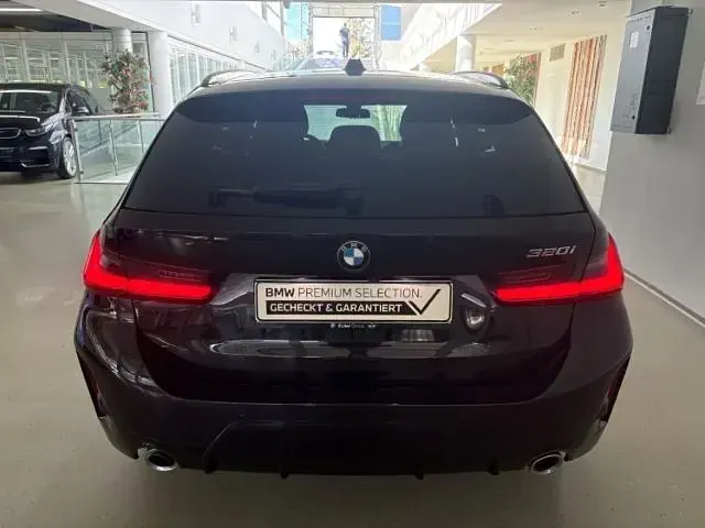 Gebraucht BMW 320 M Sport 184 PS (135 kW) 2025 Schwarz Kombi