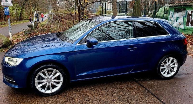 Gebraucht Audi A3 Sport 125 PS (91 kW) 2014 Blau Limousine