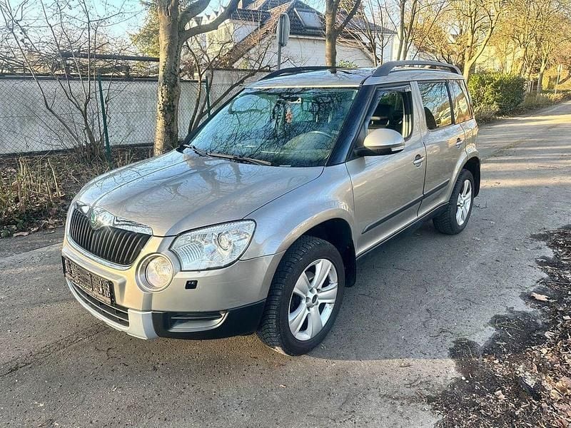 Silber Gebraucht 2011 Skoda Yeti Elegance SUV | 5.950 € (Superpreis) - Bild 1/4