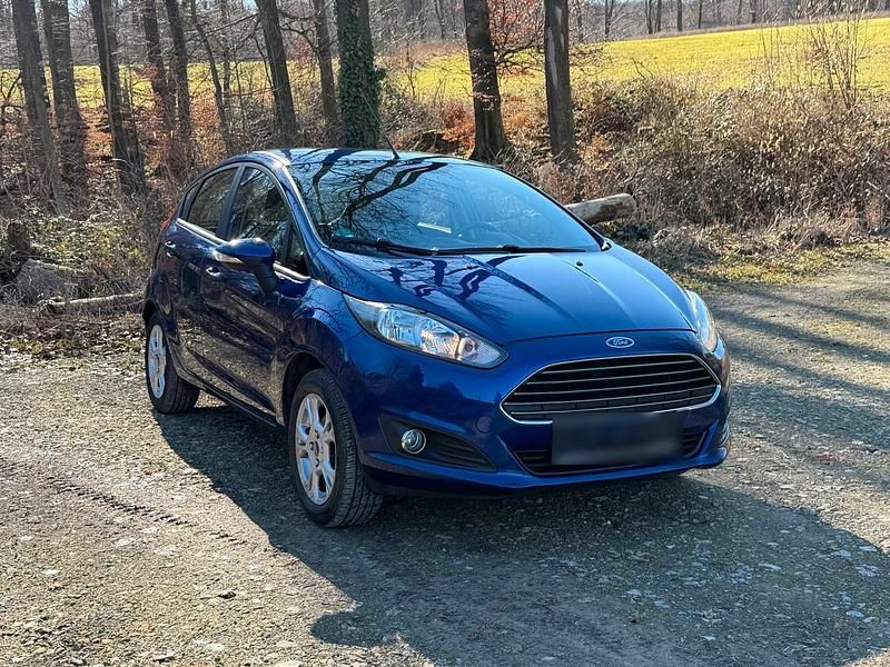 Gebraucht Ford Fiesta 80 PS (58 kW) 2015 Blau Kleinwagen