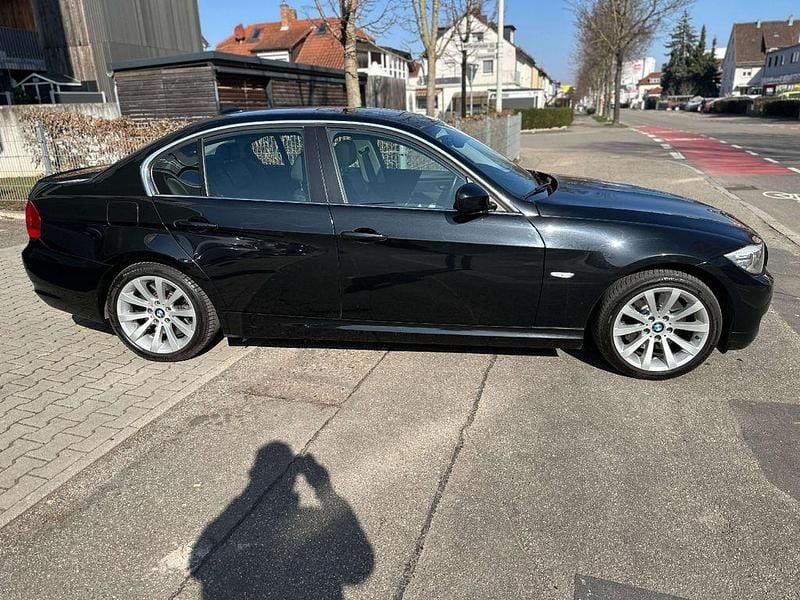 Gebraucht BMW 330 Comfort Edition 245 PS (180 kW) 2011 Schwarz Limousine