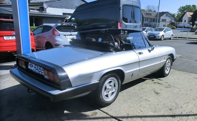 Gebraucht Alfa Romeo Spider 126 PS (92 kW) 1984 Silber Cabrio