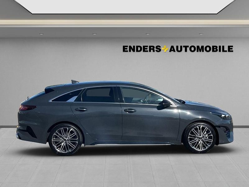 Neu Kia ProCeed GT-Line 140 PS (102 kW) 2025 (h8g) dark penta metal m (schwarz) Kleinwagen