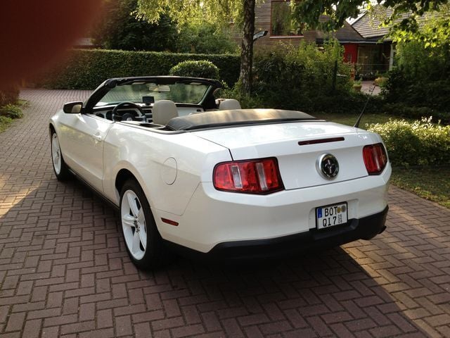Weiß Gebraucht 2011 Ford Mustang Cabrio | 21.900 € - Bild 1/4