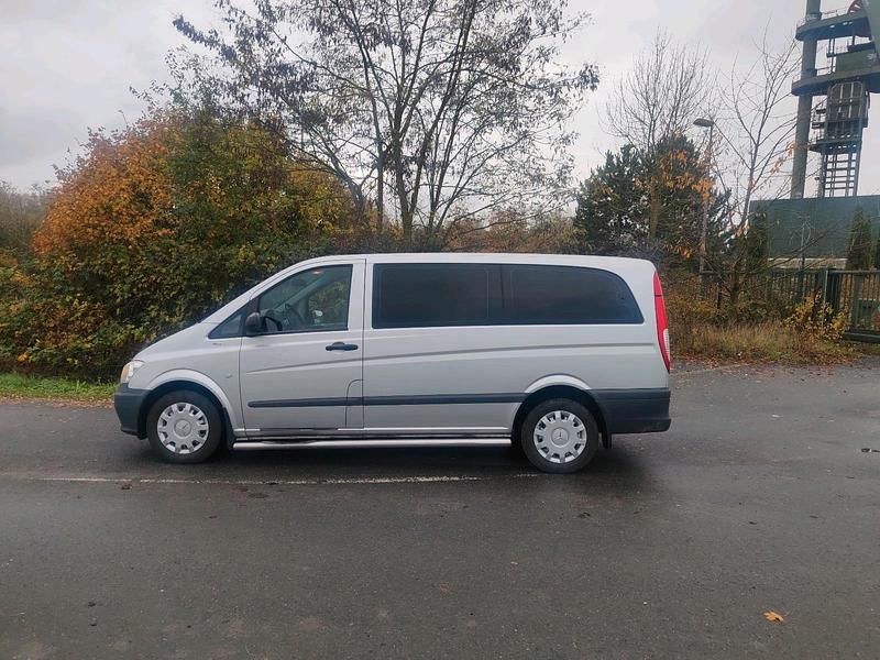 Silber Gebraucht 2011 Mercedes Vito Van | 12.500 € - Bild 1/4