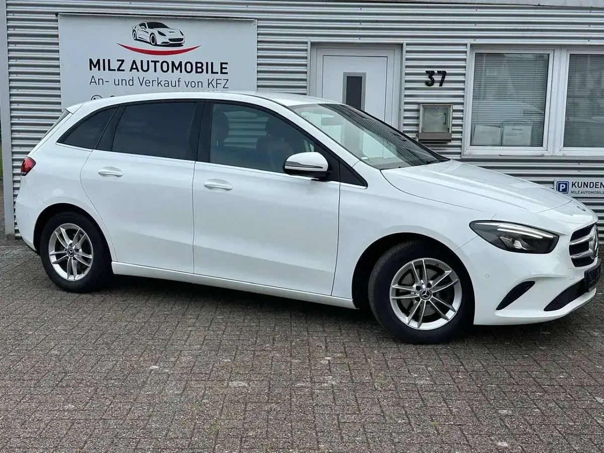 Gebraucht Mercedes B180 116 PS (85 kW) 2019 Polarweiss  unilack Kleinwagen