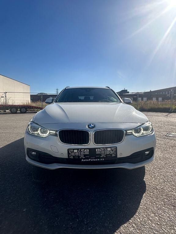 Gebraucht BMW 318 Advantage 150 PS (110 kW) 2017 Weiß Kombi