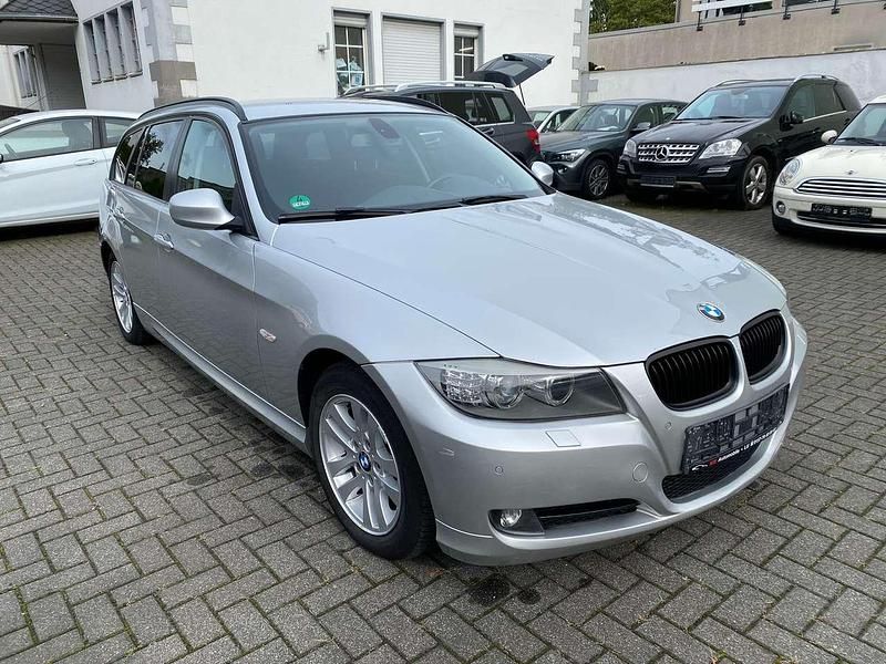 Silber Gebraucht 2010 BMW 318 Kombi | 4.900 € (Fairer Preis) - Bild 1/4