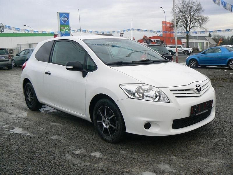 Weiß Gebraucht 2012 Toyota Auris Basis Limousine | 4.990 € (Fairer Preis) - Bild 1/4