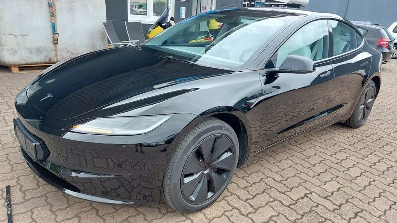 Schwarz Gebraucht 2024 Tesla Model 3 Limousine | 36.990 € (Teuer) - Bild 1/4