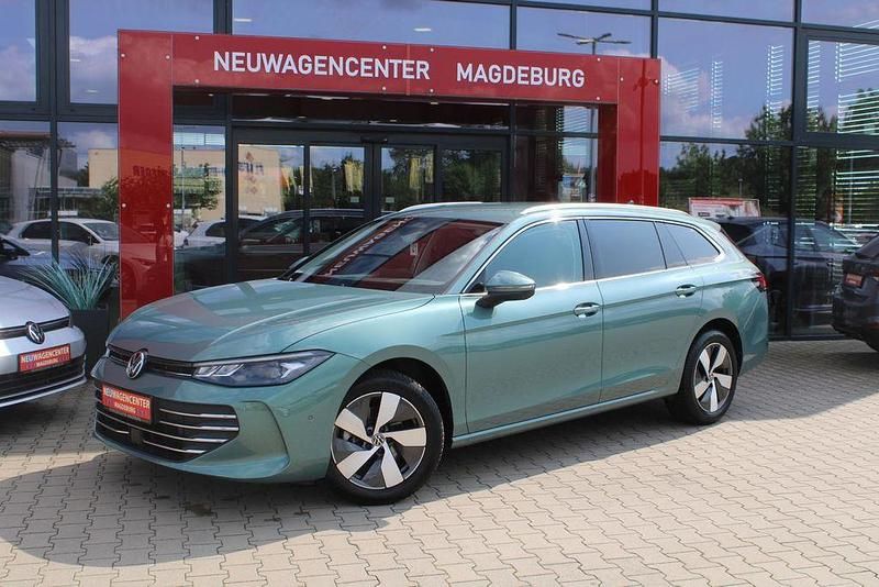 Maripositgrün metallic Gebraucht 2024 VW Passat Business Kombi | 37.490 € (Guter Preis) - Bild 1/4