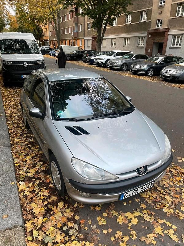 Silber Gebraucht 2004 Peugeot 206 Kleinwagen | 1.200 € - Bild 1/4