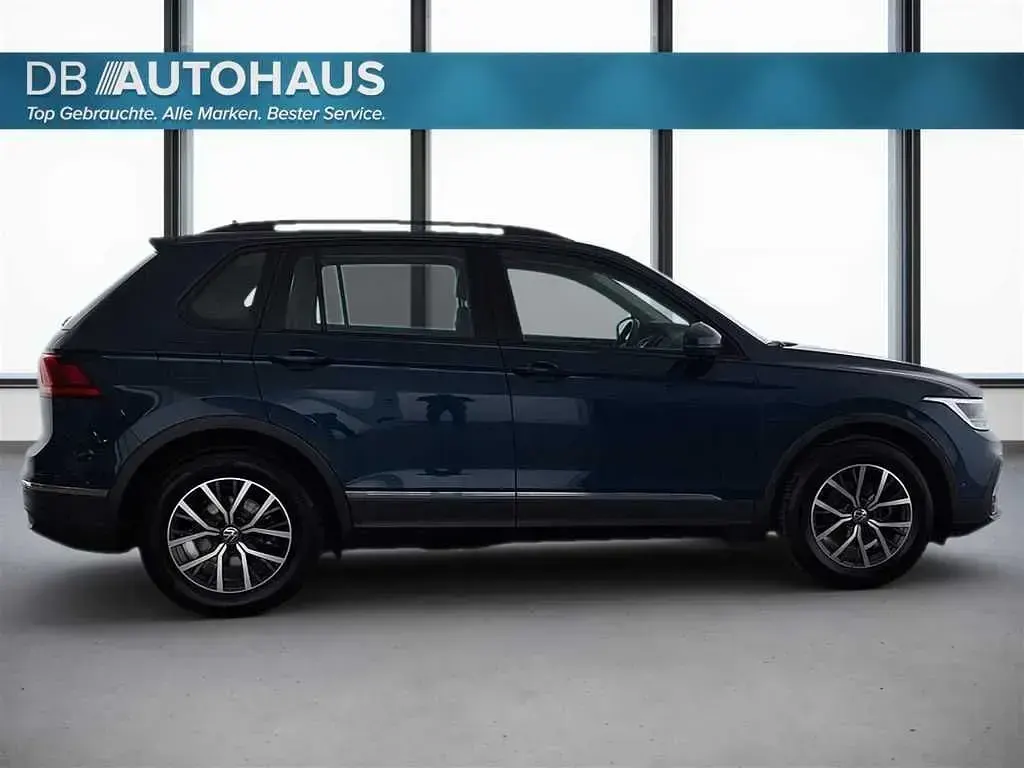 Second-hand VW Tiguan Life 150 CP (110 kW) 2023 Albastru SUV