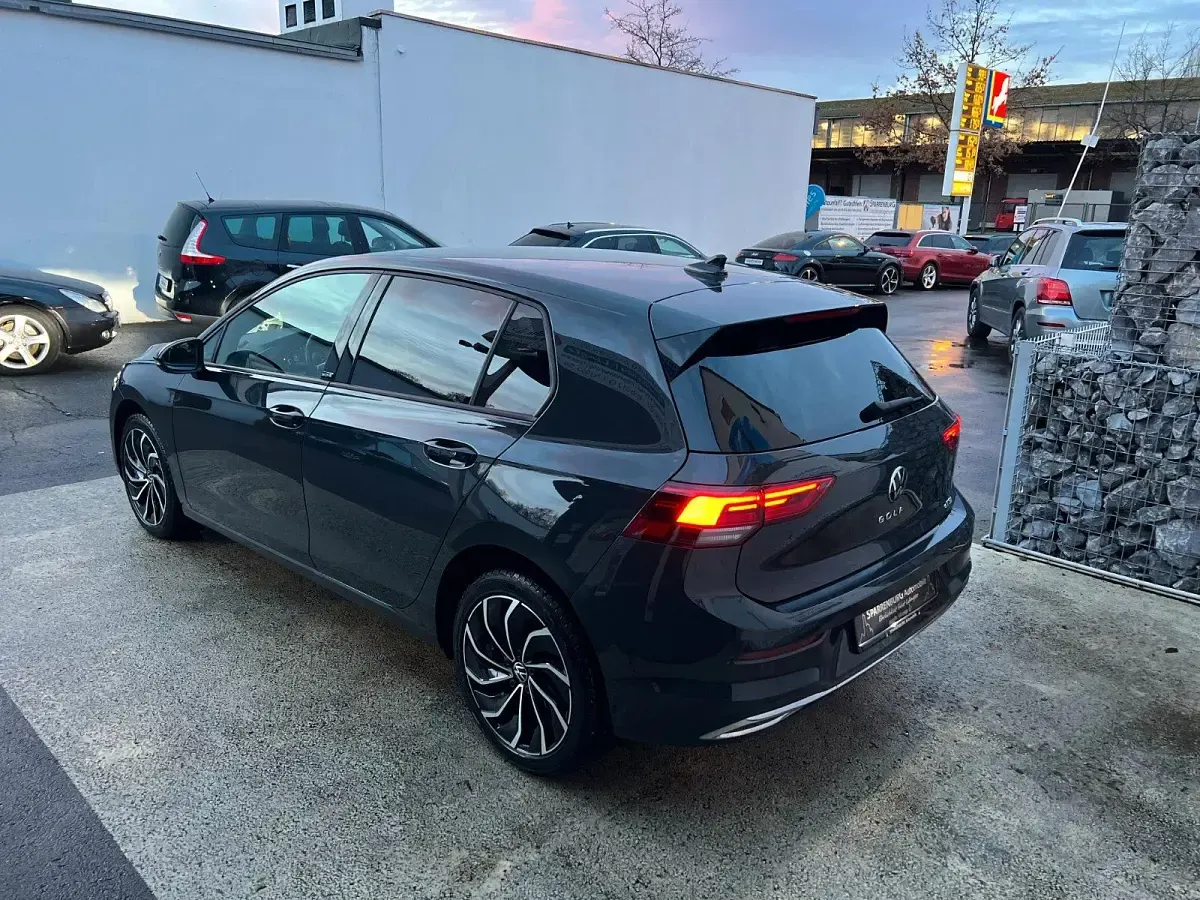 Gebraucht VW Golf VIII Move 110 PS (80 kW) 2024 Grau Kleinwagen