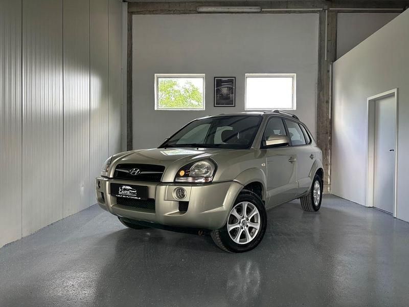 Silber Gebraucht 2010 Hyundai Tucson GLS SUV | 5.990 € (Etwas zu teuer) - Bild 1/4