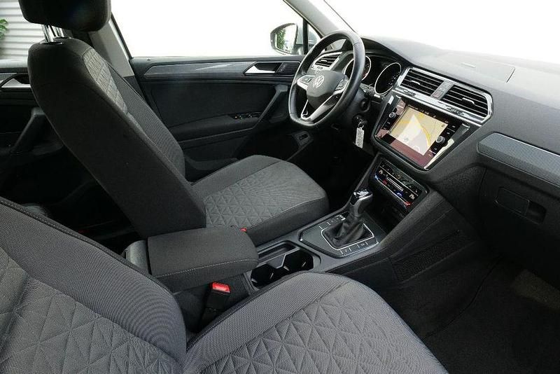 Gebraucht VW Tiguan Life 150 PS (110 kW) 2020 Reflexsilber metallic SUV