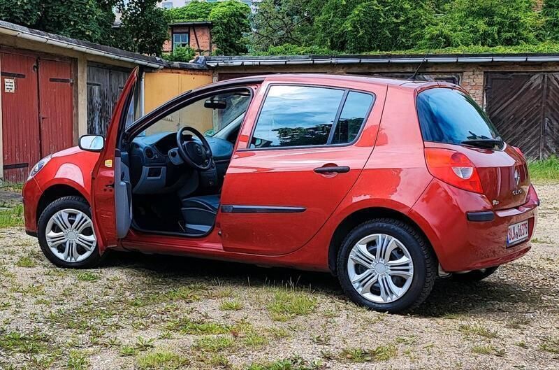 Rot Gebraucht 2006 Renault Clio II Kleinwagen | 2.950 € (Fairer Preis) - Bild 1/4