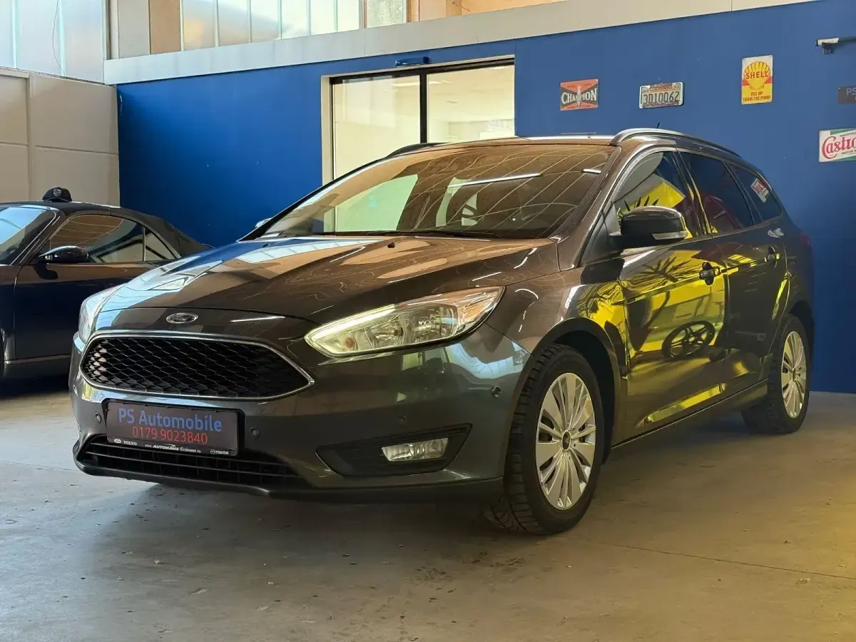 Gebraucht Ford Focus Business Edition 125 PS (91 kW) 2017 Grau Kombi