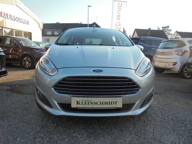 Gebraucht Ford Fiesta Titanium 101 PS (74 kW) 2016 Silber Limousine