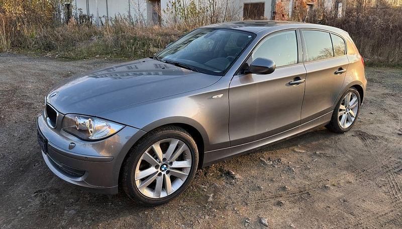 Grau Gebraucht 2010 BMW 123 Sport Line Kleinwagen | 8.499 € (Etwas zu teuer) - Bild 1/4