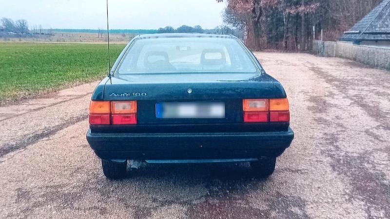 Second-hand Audi 100 75 CP (55 kW) 1983 Albastru Berlinǎ