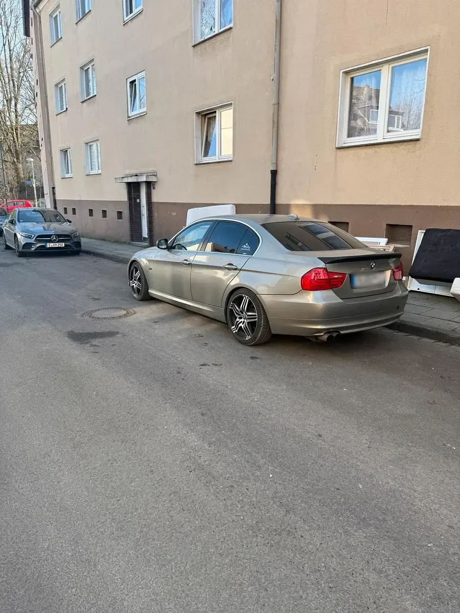 Gebraucht BMW 320 170 PS (125 kW) 2011 Andere farben Limousine