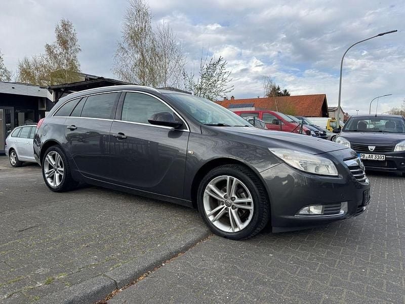 Usado Opel Insignia 131 HP (96 kW) 2012 Cinzento Carrinha