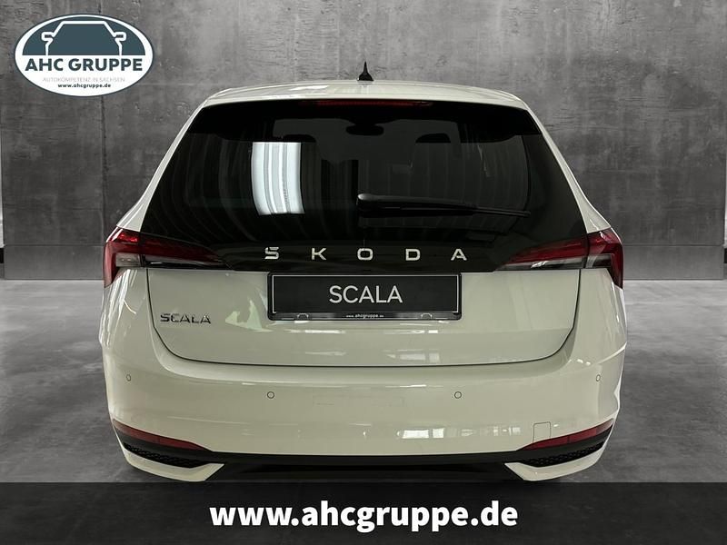 Gebraucht Skoda Scala Selection 95 PS (69 kW) 2024 Candyweiss Kleinwagen