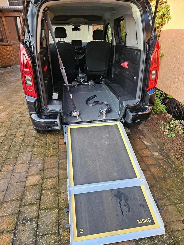 Second-hand Opel Combo 110 CP (80 kW) 2020 Negru Monovolum