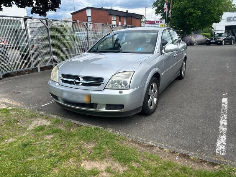 Grau Gebraucht 2003 Opel Vectra Limousine | 1.993 € (Fairer Preis) - Bild 1/4
