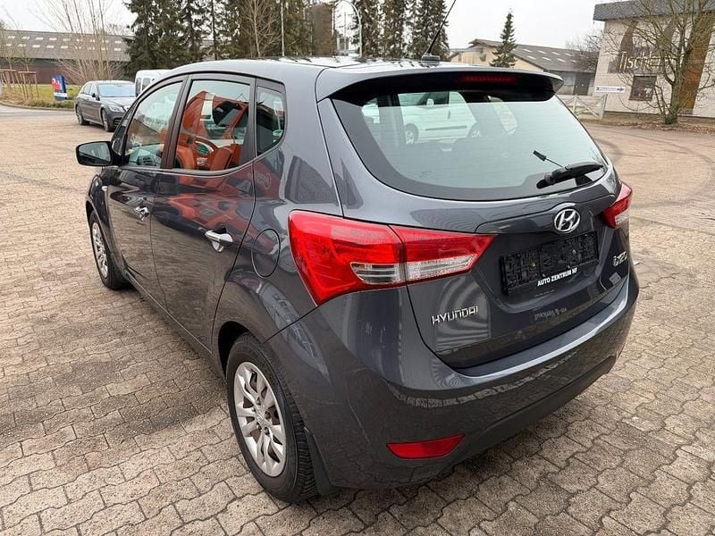 Gebraucht Hyundai ix20 Classic 90 PS (66 kW) 2016 Grau Kleinwagen