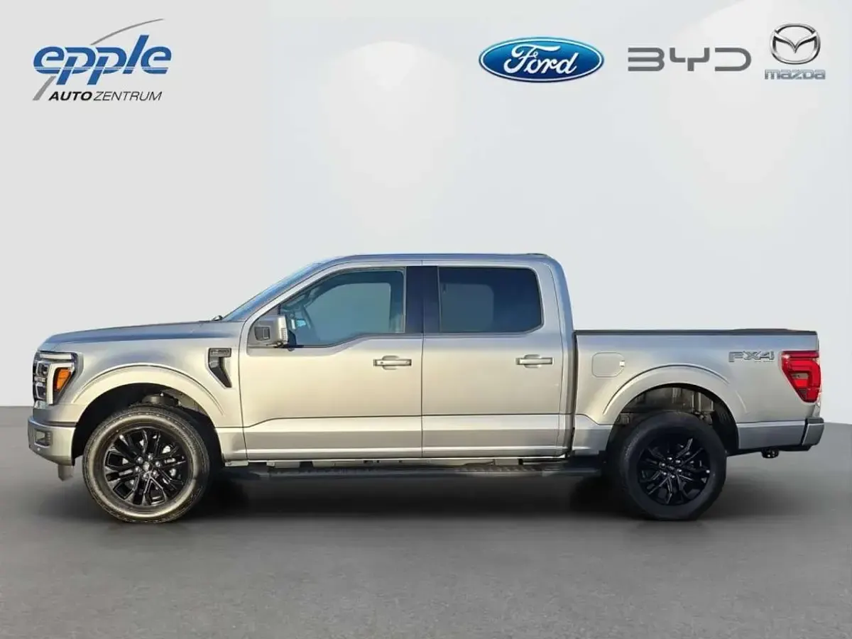 Nowe Ford V8 Lariat 405 KM (297 kW) 2025 Srebrny SUV