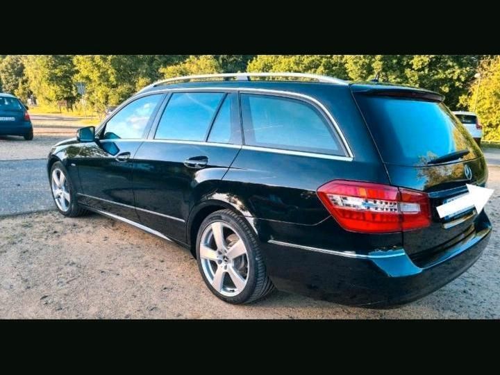 Schwarz Gebraucht 2010 Mercedes E250 Avantgarde Kombi | 5.700 € (Guter Preis) - Bild 1/4