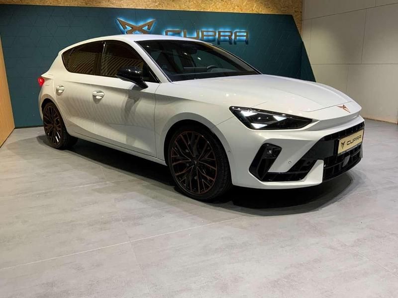 Neu Cupra Leon VZ 300 PS (220 kW) 2025 Weiss Limousine