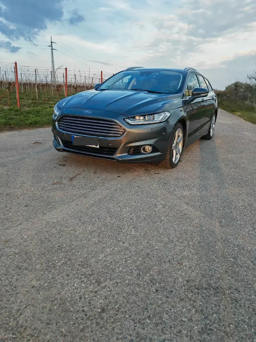 Gebraucht Ford Mondeo 150 PS (110 kW) 2015 Grau Kombi