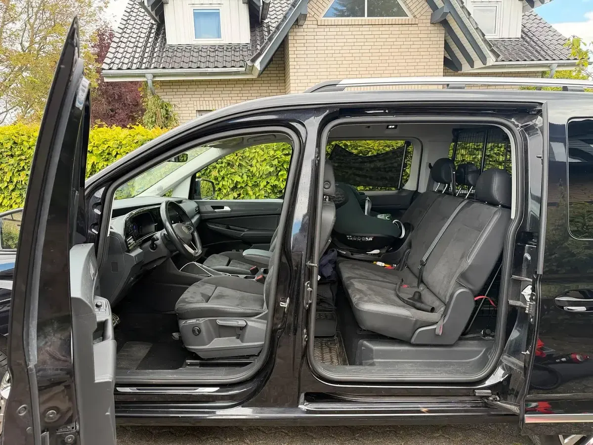Gebraucht VW Caddy Maxi 122 PS (89 kW) 2022 Schwarz Van / Kleinbus