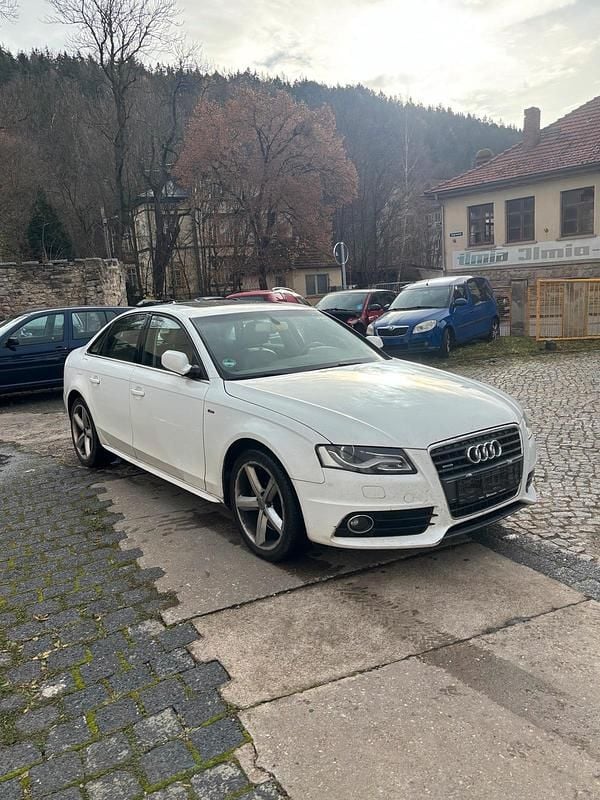 Weiß Gebraucht 2012 Audi A4 S-Line Limousine | 5.390 € (Superpreis) - Bild 1/4