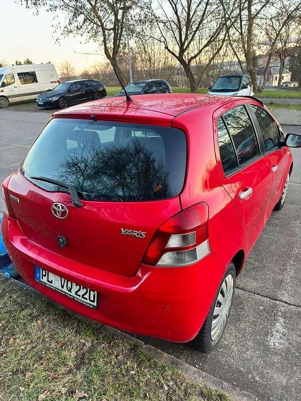 Gebraucht Toyota Yaris 69 PS (50 kW) 2010 Limousine