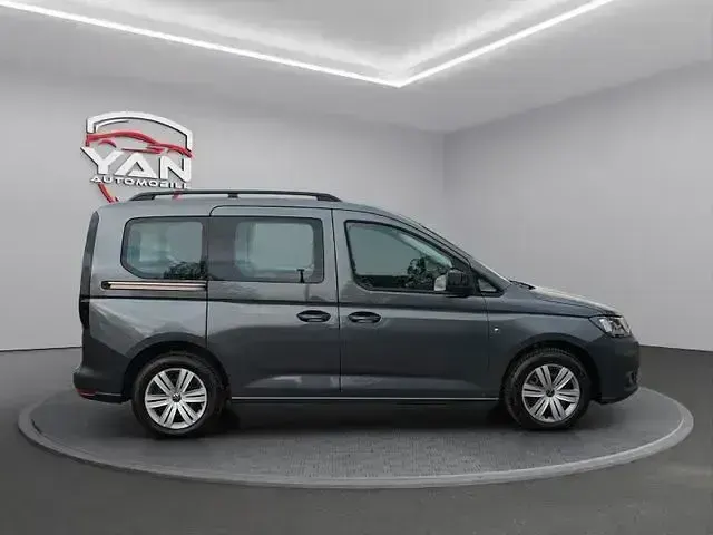Usata VW Caddy 122 CV (89 kW) 2023 Grigio Monovolume